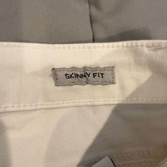 NWT Judy Blue Mid Rise Skinny Fit Raw Hem White Denim Jeans Size 9 / 29 - Picture 8 of 16